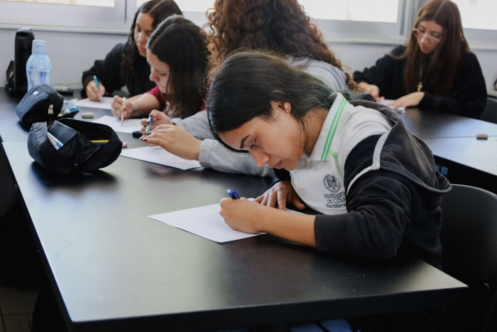 Exploran dibujo y expresión escénica bachilleres de Manzanillo_c