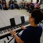 Cantan y aprenden a componer con la IA, estudiantes de Ciencias Químicas