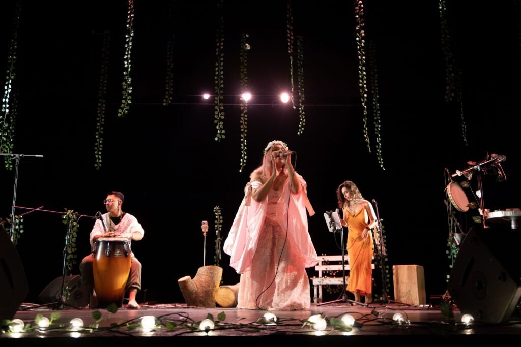 Ofrece Luany un paseo por El Bosque, su nuevo álbum_b