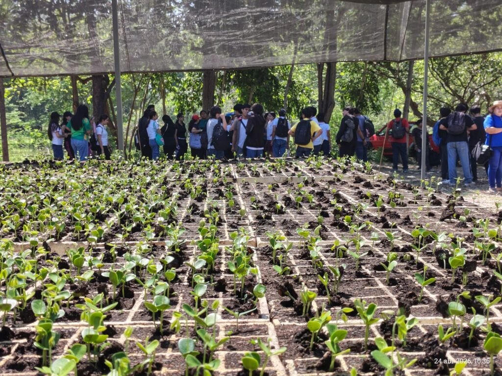 Reciben bachilleres prácticas ambientales en Rancho El Peregrino_b