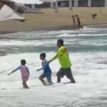 Guardavidas de UEPC Colima y PC Manzanillo rescatan a menor en el mar, en La Audiencia