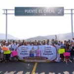 Gobernadora Indira Vizcaíno entregó y recorrió nuevo puente vehicular El Chical en Coquimatlán