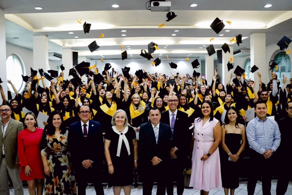 graduación de la Facultad de Turismo
