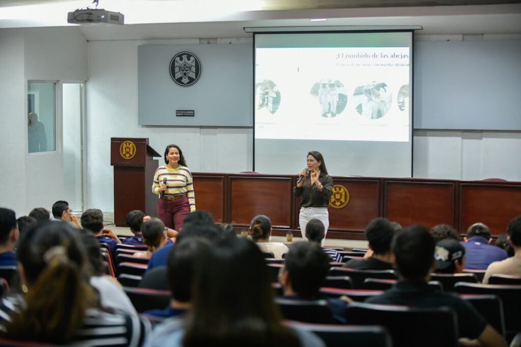 Creadoras de la empresa María Amores dictan conferencia