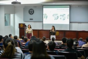 Creadoras de la empresa María Amores dictan conferencia
