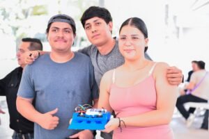 Dementhor, de estudiantes FIME, ganó 2da competencia de SumoBots