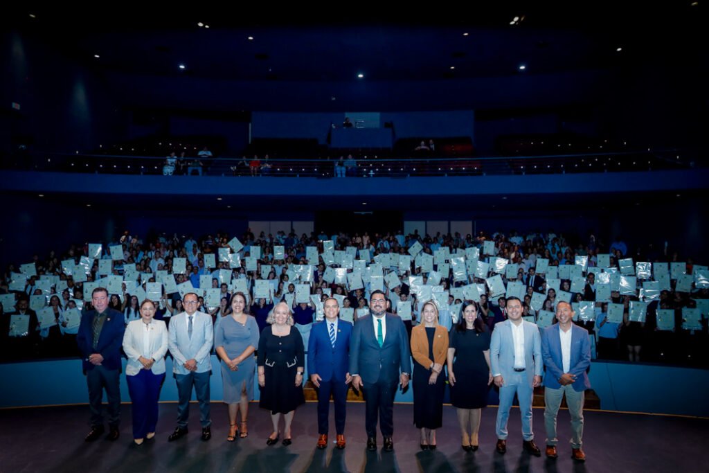Entrega UdeC 200 grados académicos y títulos profesionales_r
