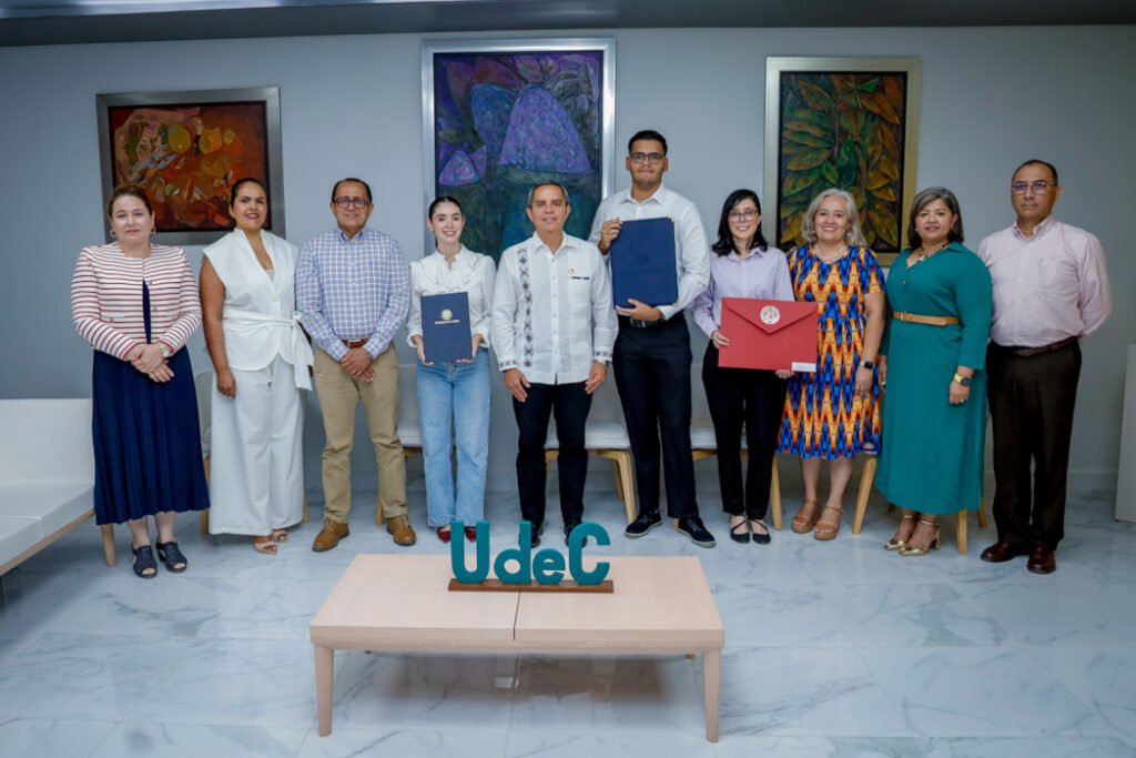 Entrega de títulos de doble grado