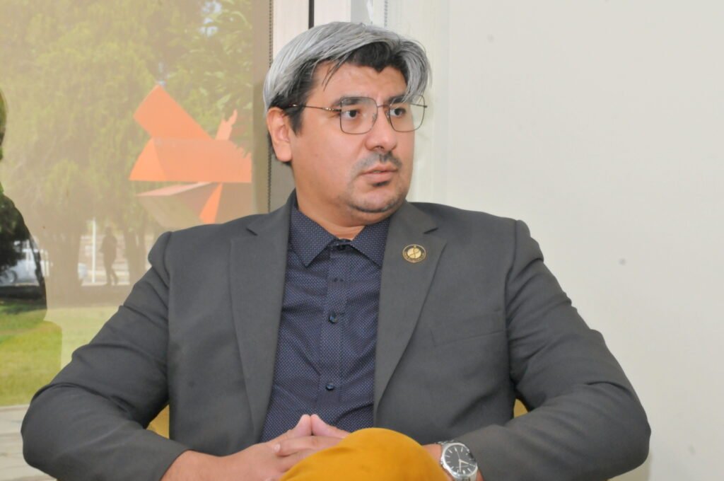 Estudian potencial terapéutico de interacción de los virus VIH y del Dengue_Alejandro_a