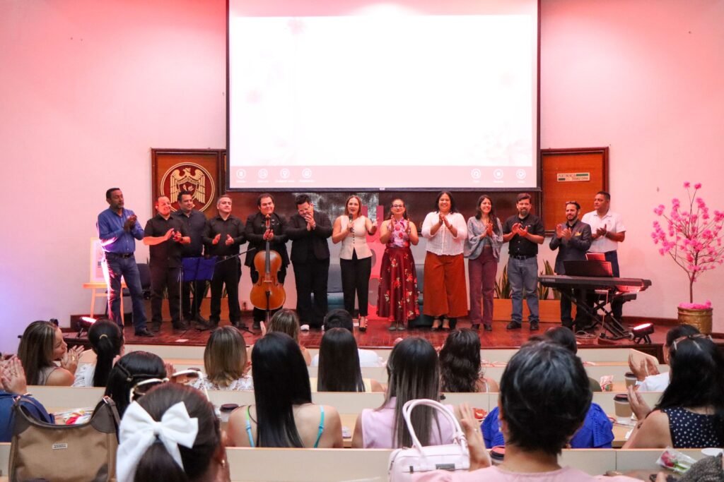 Festival Rabo de Luna celebra a madres universitarias en Tecomán