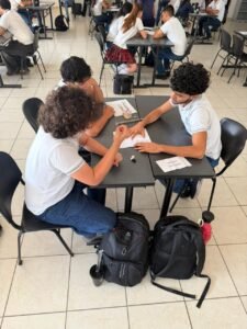 Realizan con éxito concurso “Loras y Loros en las Matemáticas 2026”