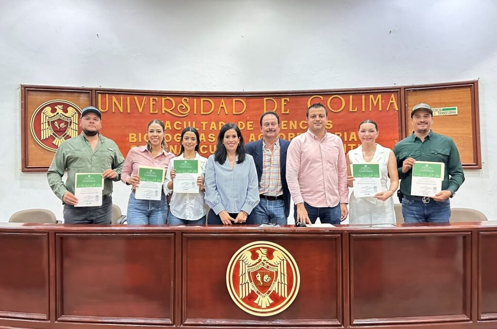 Realizan foro de egresados en la FCBA de Tecomán