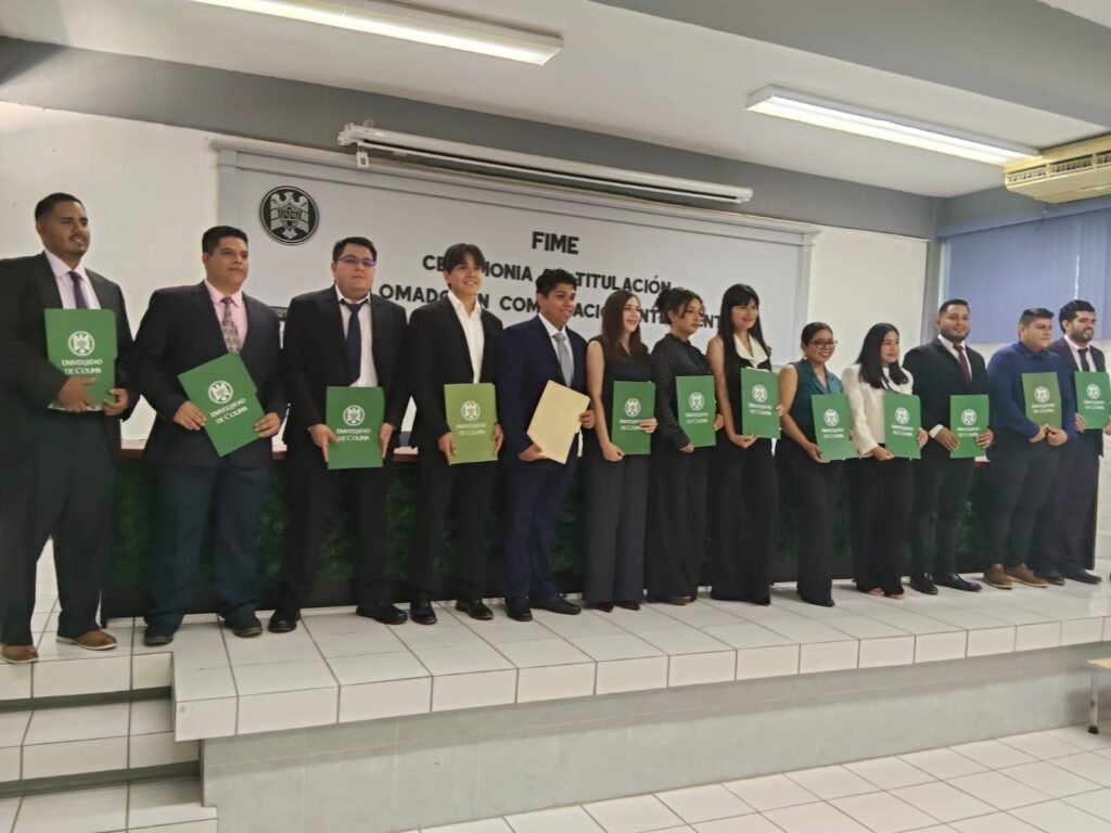 Se titulan 14 egresados de Ingeniería en Sistemas Computacionales