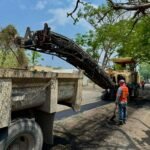 Gobierno de Indira Vizcaíno refuerza la conservación del libramiento Nogueras, en Comala