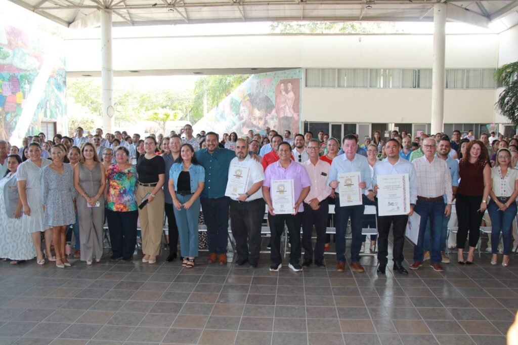 Certifican a 13 bachilleratos UdeC como espacios promotores de la salud_c