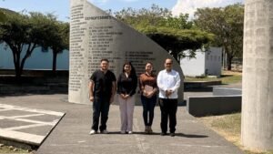 Destacan estudiantes de Derecho en Coloquio internacional de investigación_a