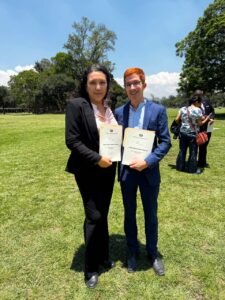 Dos universitarios, Jóvenes Académicos por la Academia Mexicana de Ciencias_a