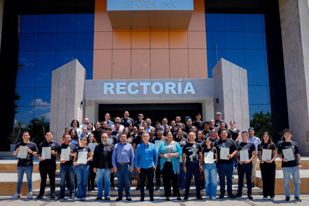 Encuentro del Ballet Folklórico UdeC con el rector