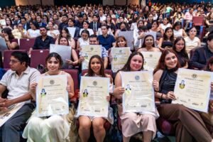 Entrega UdeC 200 títulos y grados académicos_j