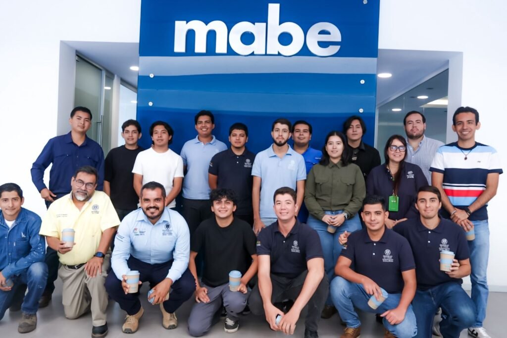 Estudiantes de FIME realizan visitas técnicas a empresas de Querétaro_b