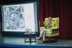 Patricia Ayala da conferencia sobre visiones del arte