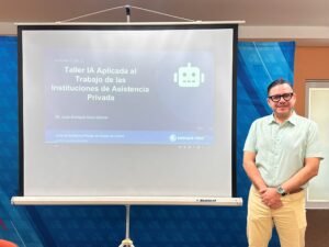Promueven Voluntariado y FEUC taller IA Aplicada a trabajo de las IAP_Luis