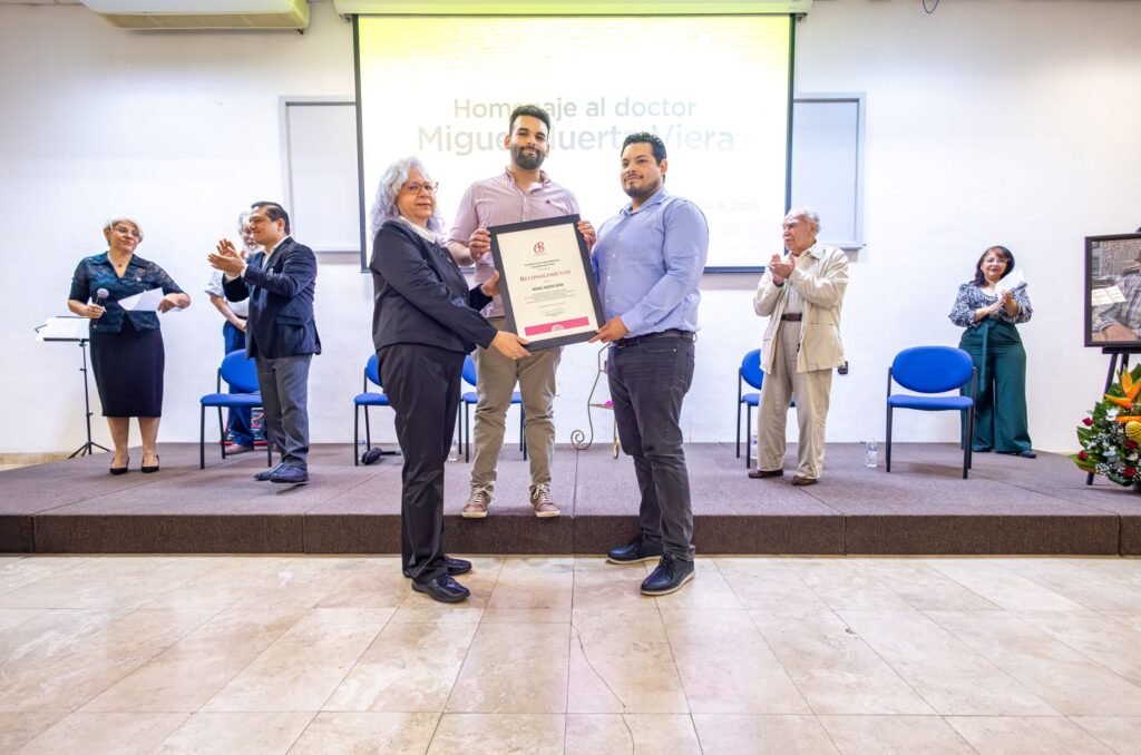 Rinden homenaje al científico universitario Miguel Huerta_f