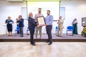 Rinden homenaje al científico universitario Miguel Huerta_f