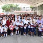 Gobierno de Indira Vizcaíno beneficia a casi 500 estudiantes de Manzanillo y Minatitlán con ColiBecas Mochilas, Útiles y Uniformes