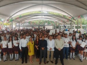Concluyen 136 jóvenes sus estudios en el Bachillerato 18