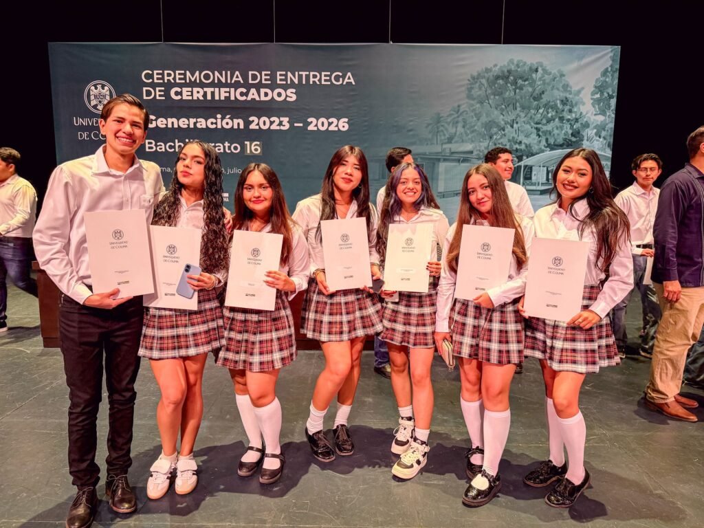 Egresan 398 estudiantes de los bachilleratos 16 y 17 de la UdeC_Bach16_b