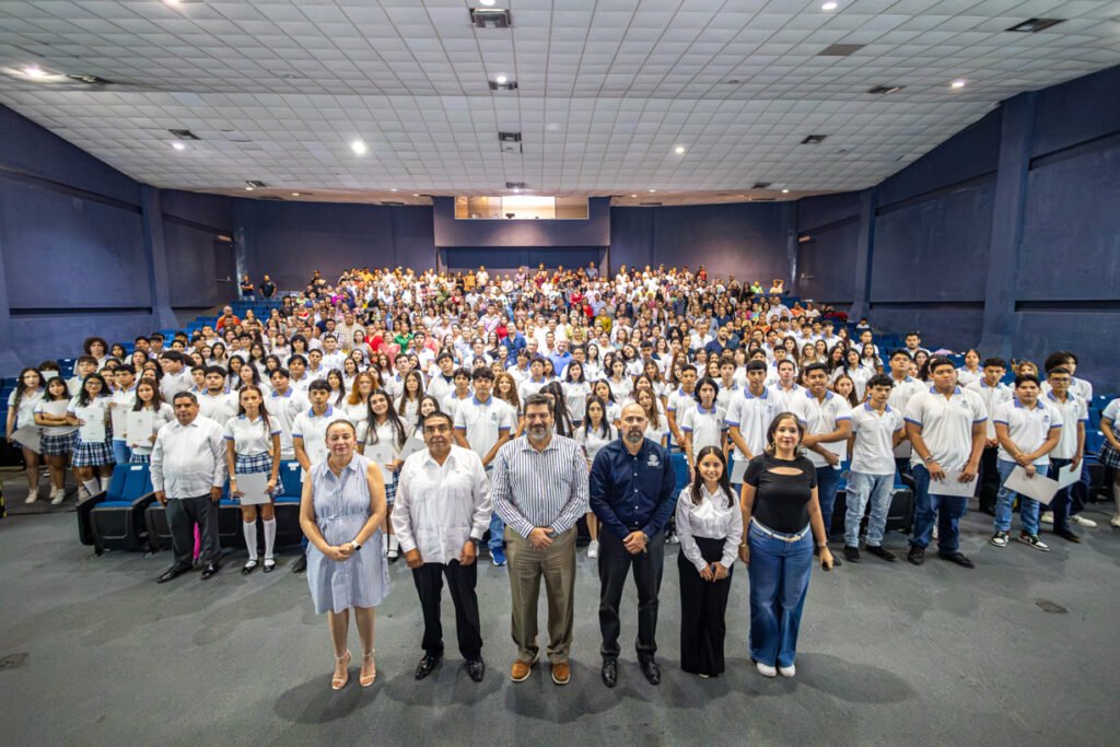 Entrega Bachillerato 2 338 nuevos egresados_b