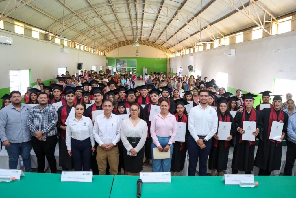 Entrega de certificados en los bachilleratos 7, 21 y 31_B31