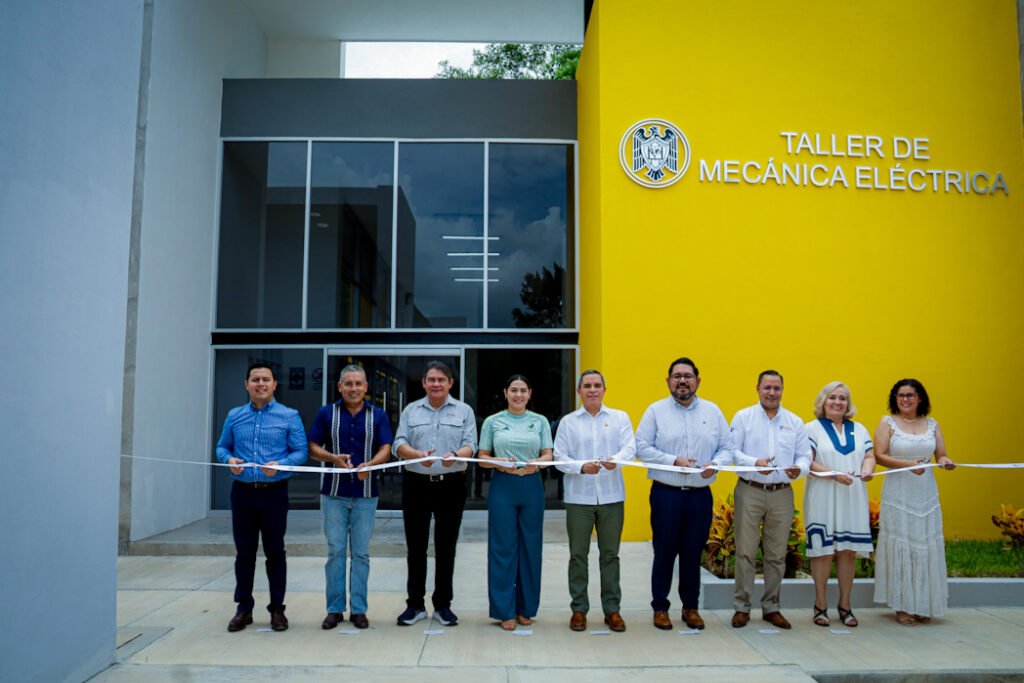 Entregan Taller de Mecánica Eléctrica del Bachillerato 11, en Mina