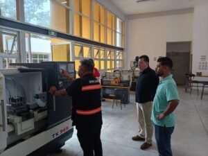 Capacitan a docentes en manejo de equipo para electromecánica_c