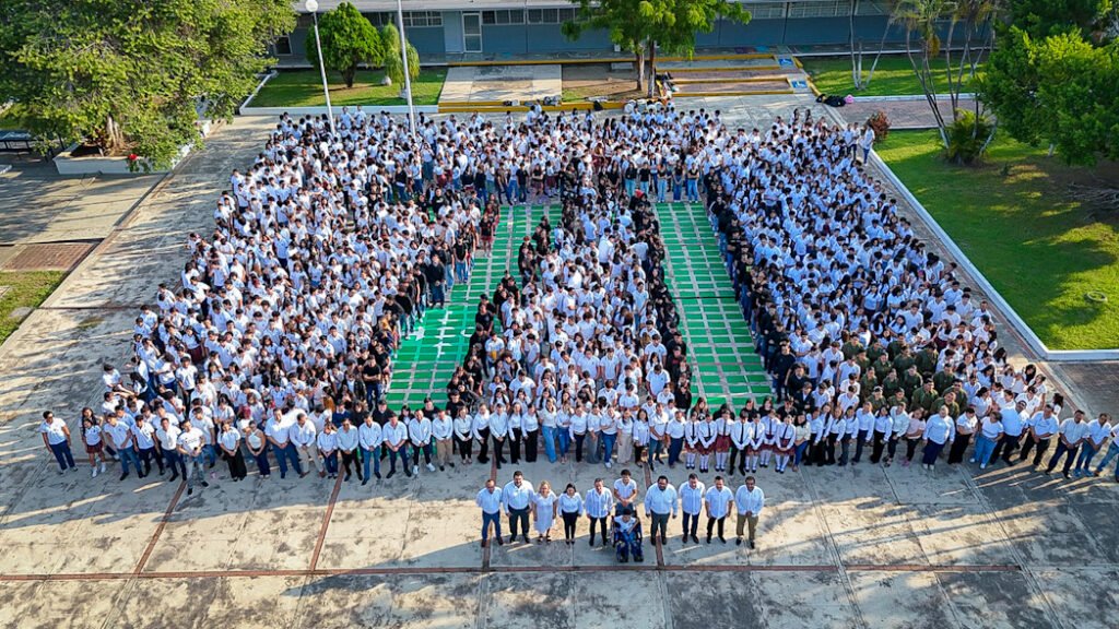 Celebra Bachillerato Uno su 71 aniversario