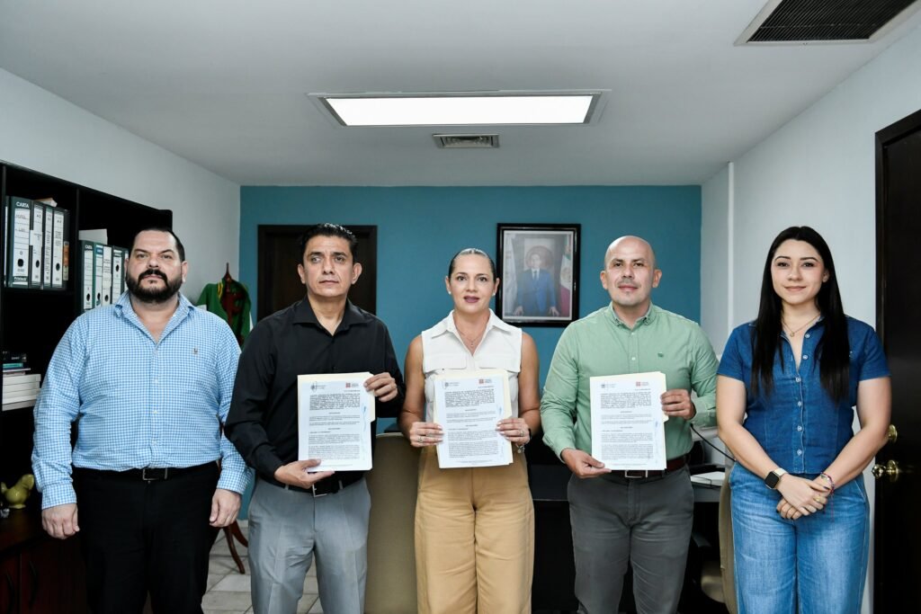 Firma de convenio UdeC-Centros de Integración Juvenil
