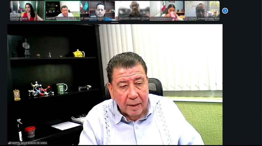 Fortalece UdeC formación de quienes conducen y administran sus bachilleratos_Martín