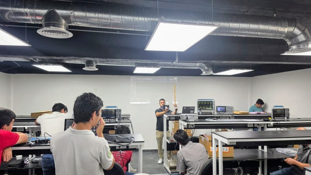 Fortalece UdeC formación en tecnología de semiconductores_b