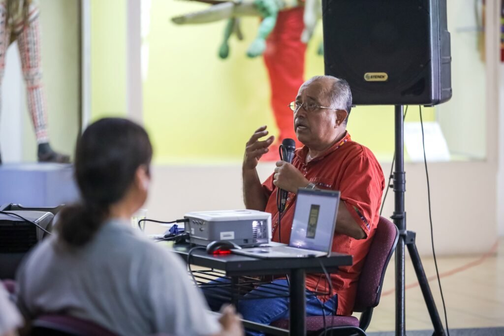 Presentan libro sobre mitos y leyendas de pueblos indígenas_Víctor