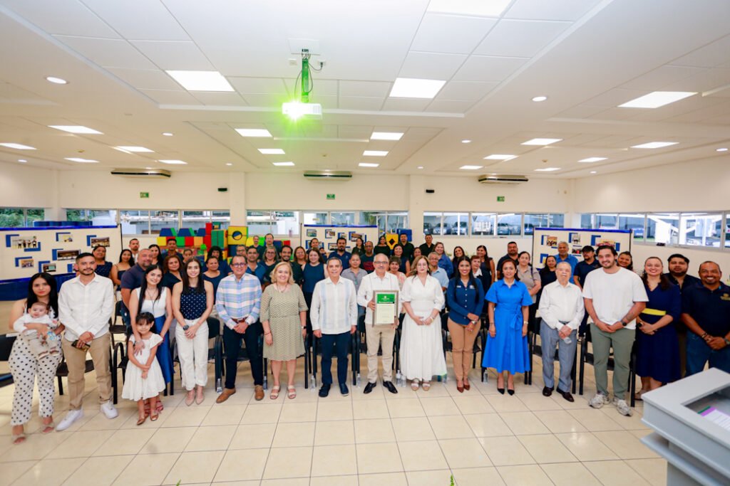 Realizan ceremonia de jubilación para Martín Gerardo Vargas_c