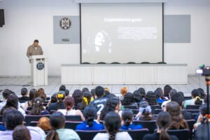 Conferencia de Arnoldo Delgadillo sobre TikTok y la necromáquina