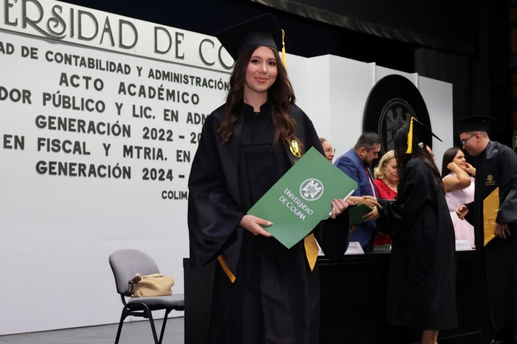 Entrega UdeC 188 certificados a egresados en la FCA_a