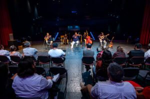 Grupo Acústica brinda un concierto íntimo en el Universitario