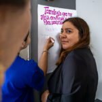 Analizan las barreras de acceso y uso de tecnologías digitales en personas adultas mayores