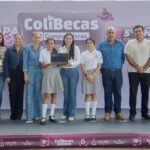 Indira Vizcaíno fortalece la educación; entregó 464 ColiBecas Computadoras a estudiantes de secundaria y licenciatura en Comala