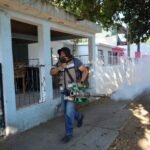 Salud Colima fumiga en cinco municipios y refuerza acciones en zonas afectadas por el huracán ‘Simón’
