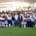 Gobierno de Indira Vizcaíno entrega computadoras gratuitas a estudiantes de secundaria en Minatitlán