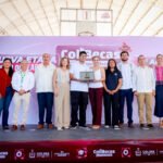Reciben estudiantes de la UdeC computadoras del programa ColiBecas