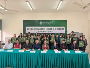 Se titulan 22 jóvenes del Bachillerato 21 en Armería